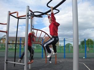 Overhead Trapeze and vertical chain wall in use